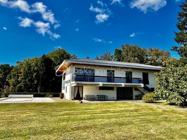 Belle maison d'architecte dans cadre privilégié sur terrain de 2000M2