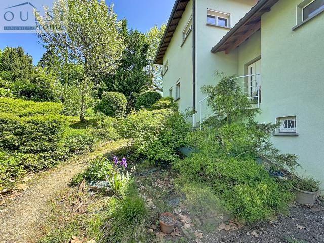 Belle maison d'architecte de 152m2 surplombant le village de Charbonnières