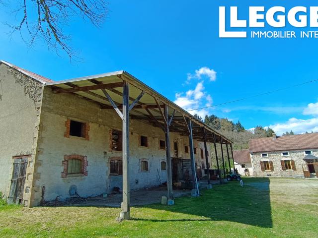 Belle maison de 3 chambres, dépendances, terrain de 5 hectares, endroit isolé, belles vues, proche commodités
