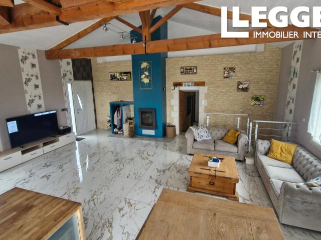 Belle maison de 147 m² avec quatre chambres, grand jardin et piscine
