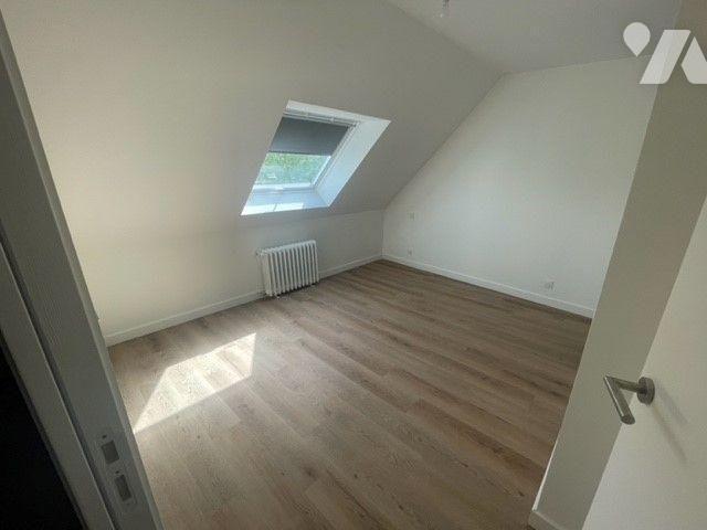 Belle maison de 140 m² entièrement rénovée avec de belles prestations et des matériaux de quali.