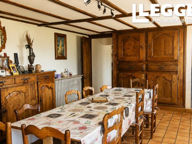 Belle maison de 172 m² et dépendances de 158m² idéal pour une grande famille, ou une activité professionnelle