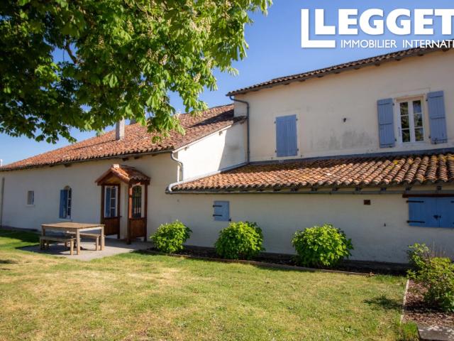 Belle maison de 4 chambres avec 2 gîtes indépendants, chacun doté d'une piscine privée chauffée