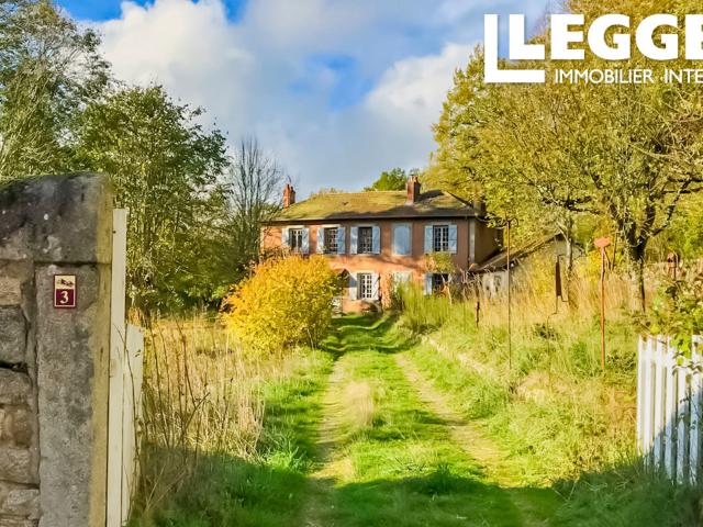 Belle maison de 4 chambres, dépendances, grand jardin 3904 m2, située dans un hameau calme proche d'Auzances