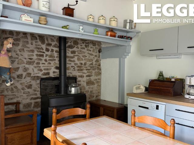 215.000€ sera accepté: Belle maison de campagne: 4 chambres 2 douche étang dépendances terrain au calme