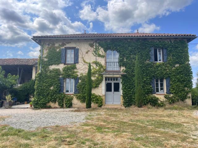 Belle maison de campagne avec 11ha de prairie, parc et verge. 200m² L'Isle en Dodon