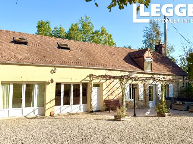 Belle maison de campagne avec 1,9 hectare de terrain, bois privé et petit étang