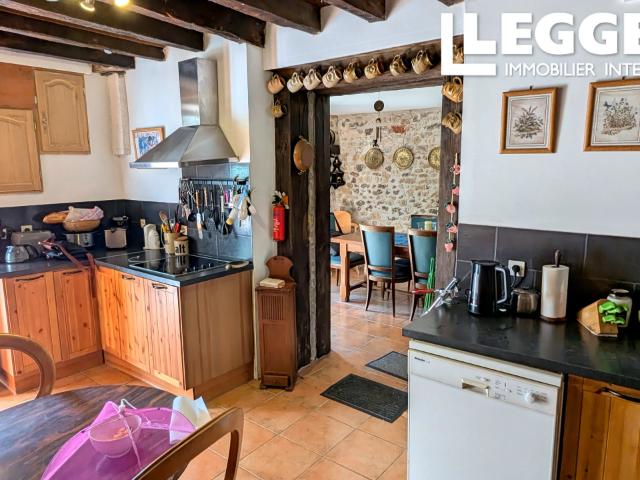 Belle maison de campagne avec écuries, granges et plus 4595 m² de terrain, dans un hameau accueillant