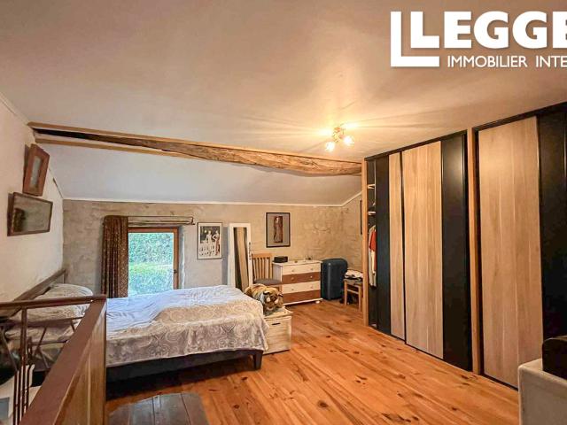 Belle maison de campagne avec gîte attenant piscine et jardin, proche de Magnac Laval