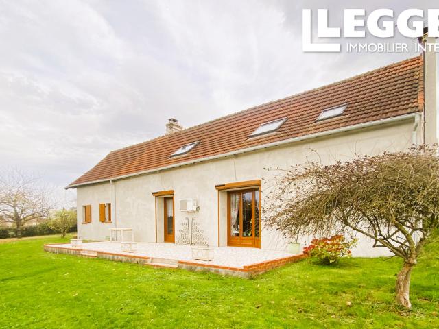 Belle maison de campagne, triple garage et dépendances dans un petit hameau près de Mesples dans l'Allier