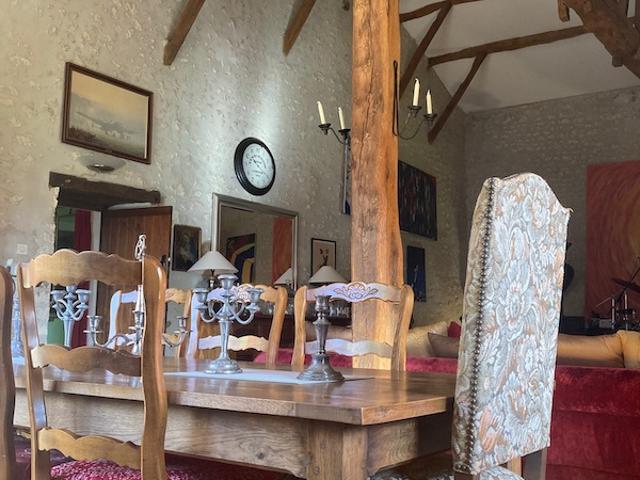 Belle maison de caractère avec 1ha, piscine et gite