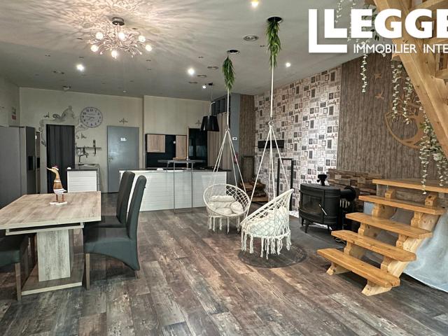 Belle maison de caractère avec 212 m² habitables, studio indépendant et beau potentiel