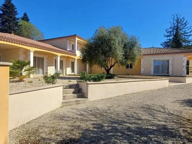 Maison spacieuse avec jardin en Dordogne