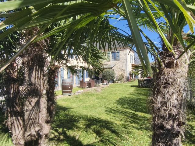 Belle maison de caractère avec garage et jardin