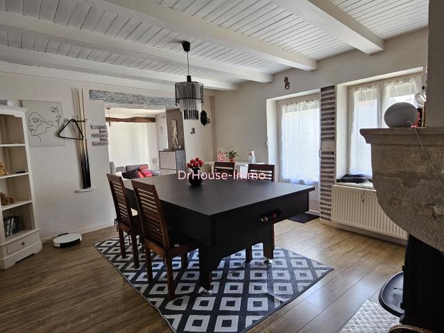 Belle Maison de caractère de 6 pièces 3 chambres terrain avec piscine à RENEVE