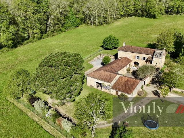 Belle Maison De Caractere Donnant Sur Cour Avec Pigeonnier E. 167m² Prayssac