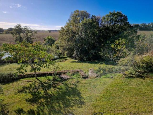 BELLE MAISON DE CARACTERE EN PIERRES AVEC 3,5HA ET LAC