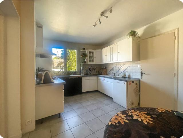 BELLE MAISON DE BOURG PROCHE DES COMMODITÉS