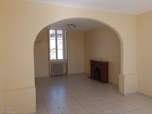 Belle Maison de Maître avec Dépendances au Coeur 147m² Saint Sulpice de Ruffec