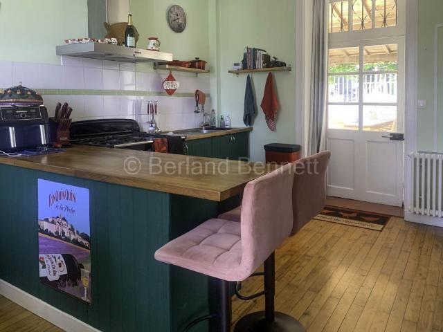Belle Maison de Maître avec piscine et studio 161m² Sauzé Vaussais