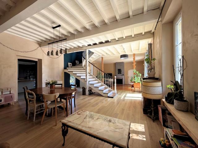 Belle maison de maître comprenant 6 chambres, avec piscine e. 264m² Bazet