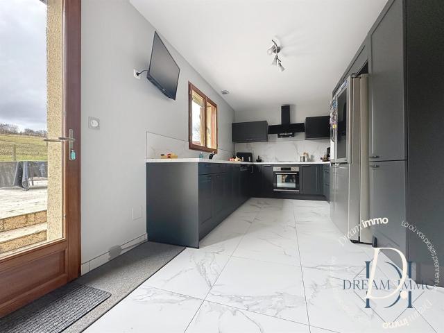 Belle maison de style Normand sur un sous sol total Environn 135m² Magny En Vexin