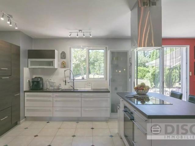 Belle maison de plain pied avec jardin et garage sur hauteurs de Laguepie