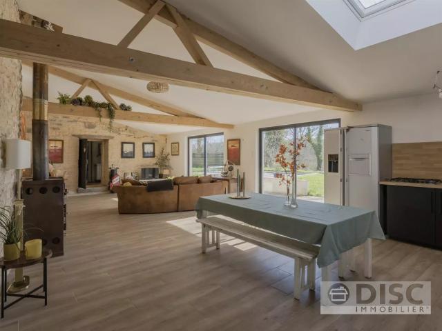 Belle maison de plain pied avec jardin, piscine et vue dégag. 99m² Saint Antonin Noble Val