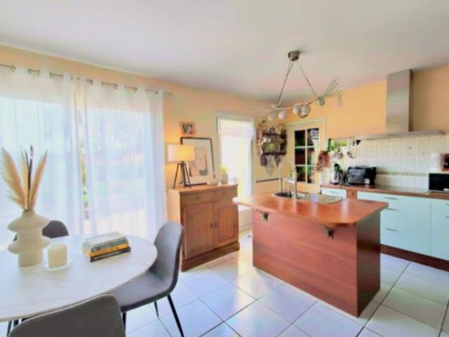 Belle maison de plain pied, la creche 79260