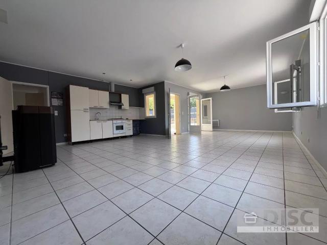 Belle maison de plain pied sur grand terrain clôturé avec pi. 110m² Flaujac Poujols