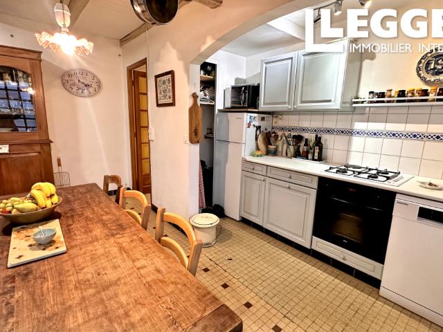 Belle maison de trois chambres et deux salles de bain avec atelier/studio, vues panoramiques, garage, parking