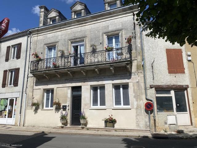 Belle Maison De Village A Vendre Charente