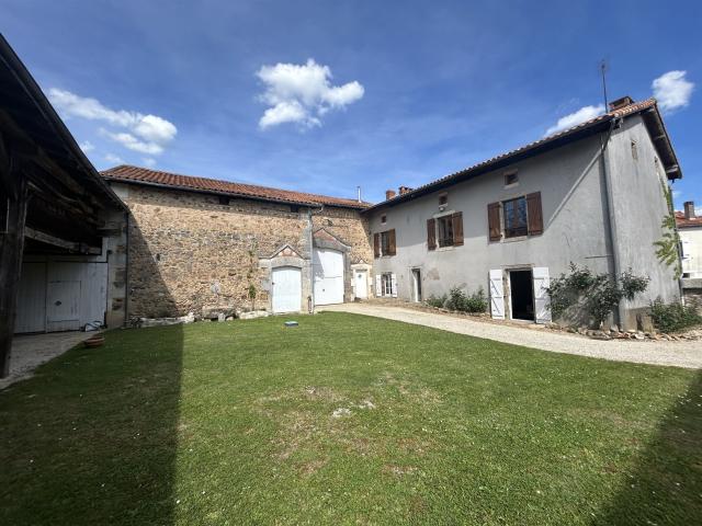 Belle Maison De Village Avec Granges Et Jardin 160m² Massignac
