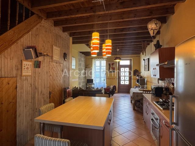 Belle maison de village avec sa cour intérieure. 100m² Miramont de Guyenne