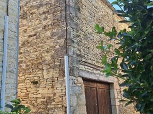 Belle maison de village en pierre avec cour, Garage et Terrain
