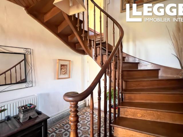 BELLE MAISON DE VILLAGE/RÉNOVÉE/CARACTÈRE/LUMINEUSE/4 5 CHAMBRES/3 SDB/JARDIN SUD/BIEN ENTRETENUE