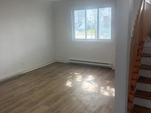 Belle maison de ville à louer dès maintenant 1995$ RDP Rivière des Prairies Montréal