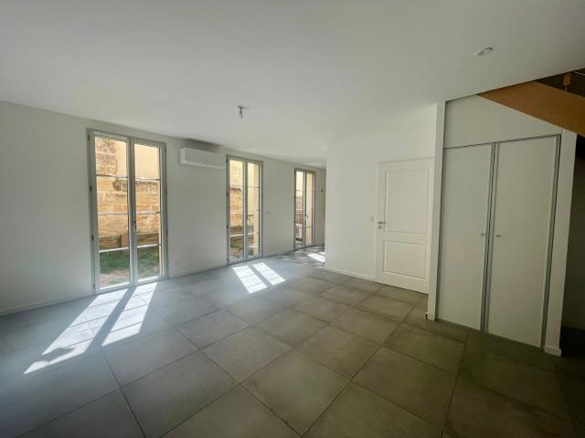 Belle Maison de Ville récente de 94 m2 à Léognan avec jardin et garage