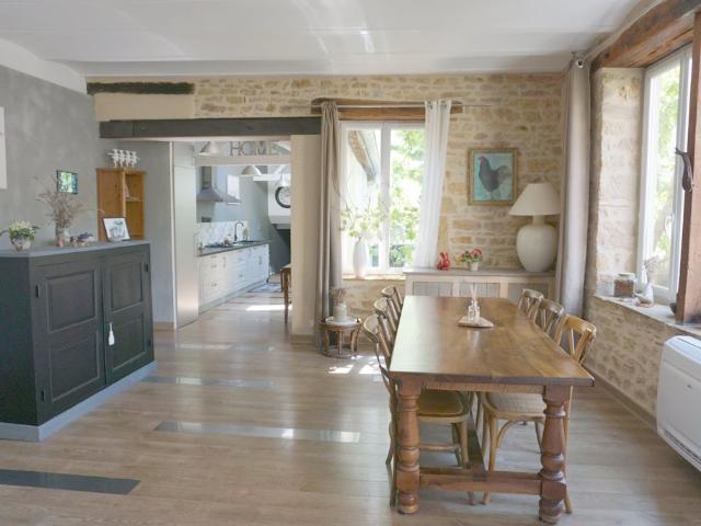 Belle maison de ville rénovée avec cour et garage 157m² Charolles