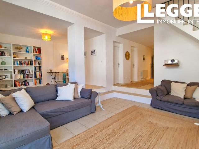 Belle maison du village avec trois chambre et terrace sur la toit dans la village du blomac