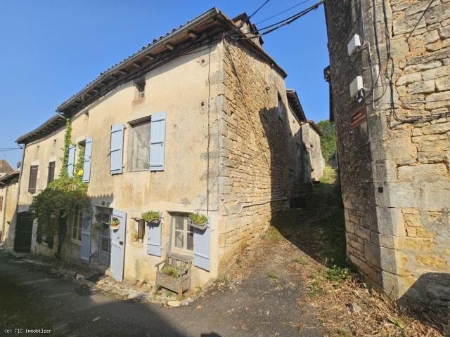 Belle maison en pierre au c?ur du village pittoresque de 108m² Nanteuil en Vallée