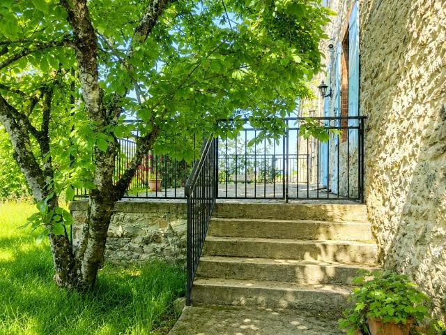 Belle maison en pierre avec grange et terrain arboré 158m² Tayrac