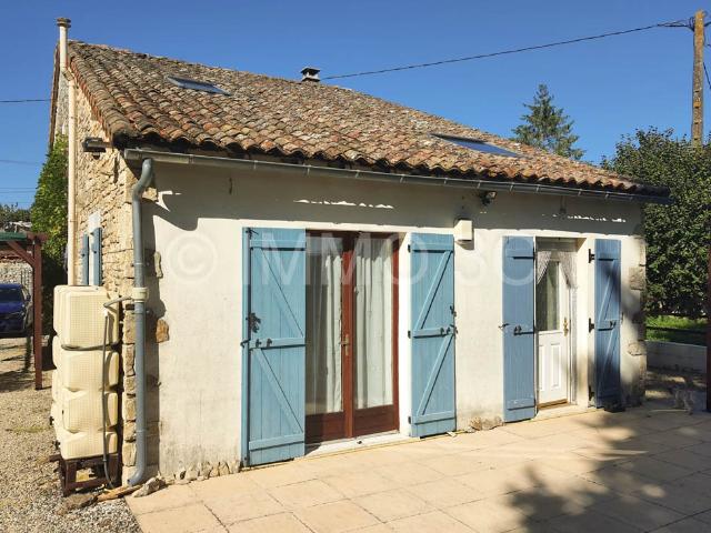 Belle maison en pierre avec jardin 100m² Sauzé Vaussais
