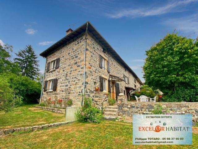 Belle maison en pierre avec vue imprenable, jardin et dépendances garage – Beaujolais Vert