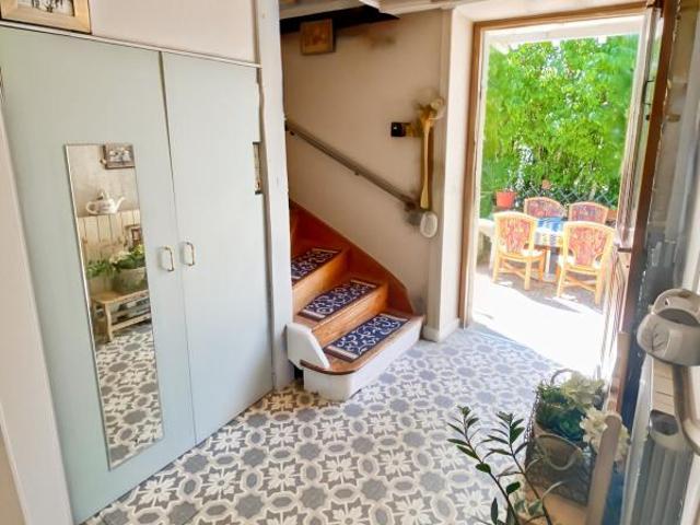 Belle maison en pierre avec vue imprenable, jardin et dépendances garage – Beaujolais Vert