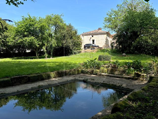 Belle maison en pierre dans un village paisible 196m² Sauveterre de Guyenne