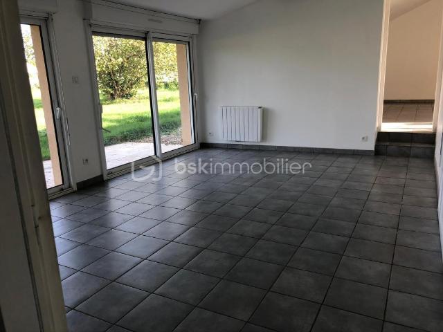 Belle maison en pierre de 123m2 sur son terrain clos de 1500m2 à Mouleydier