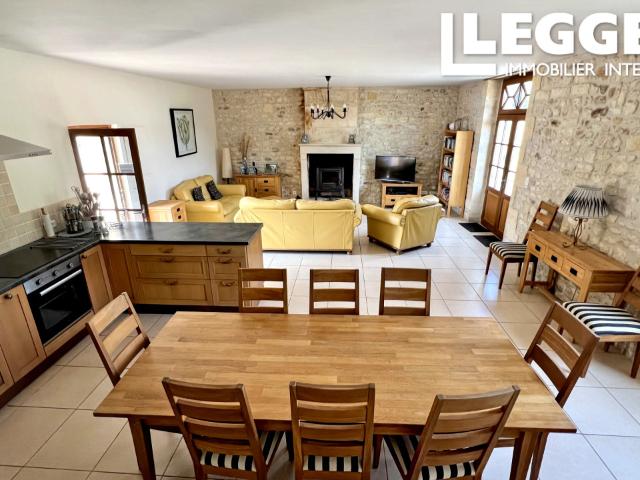 Belle maison en pierre de 4 chambres & piscine, située dans un hameau paisible près de Saint Germain du Seudre