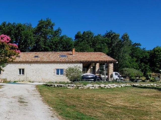 Belle maison en pierre rénovée 163 m² habitables avec piscine et dépendances