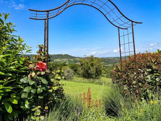 Belle Maison en Pierre Restaurée avec Vue Panoramique, Pisci. 190m² Beaulieu sur Dordogne